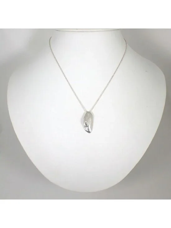 Tiffany & Co 925 Shell Oyster Pendant Necklace - Picture 2 of 10